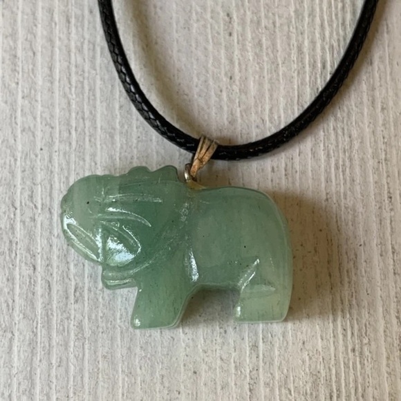 Lucky Trunk Up Aventurine Elephant Pendant Necklace Black Adjustable Cord Chain - Picture 9 of 11